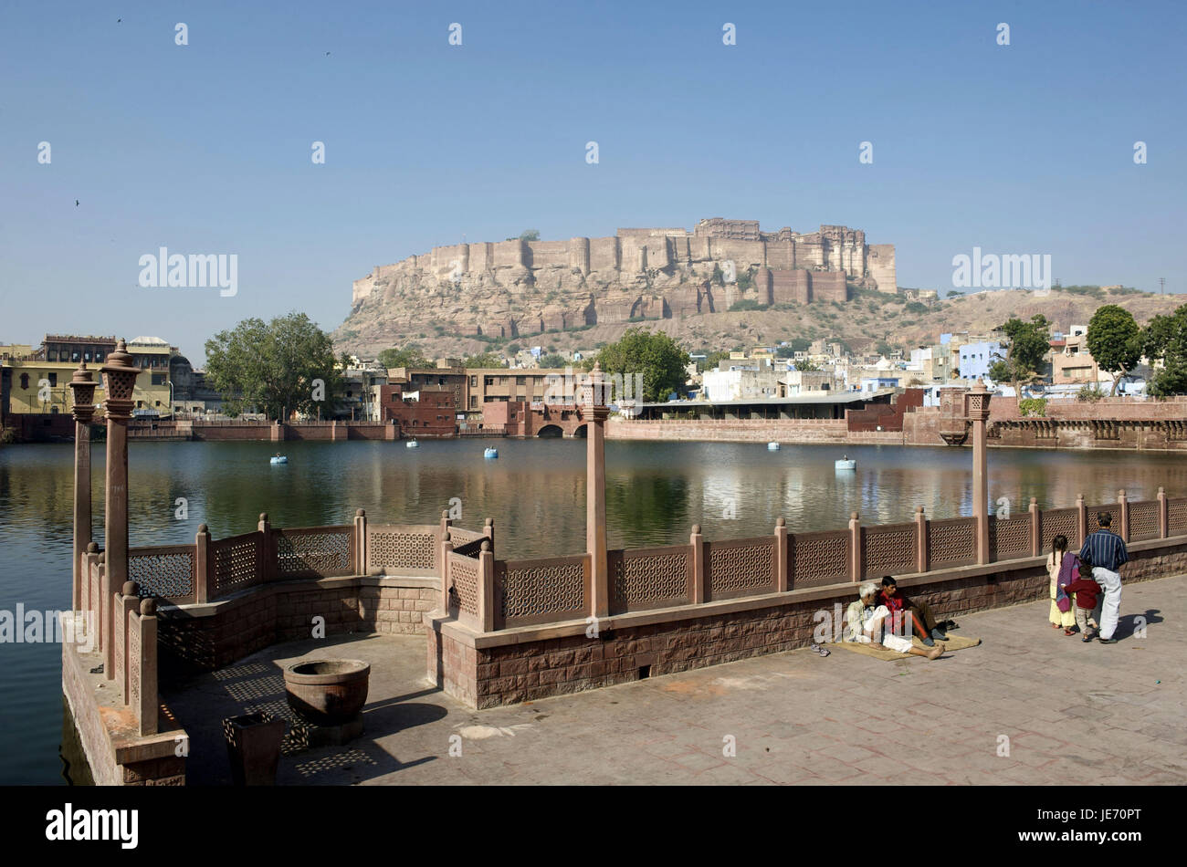India, Rajasthan, Jodhpur, view over the lake Gulab Sagar on the fort Mehrangarh, Stock Photo