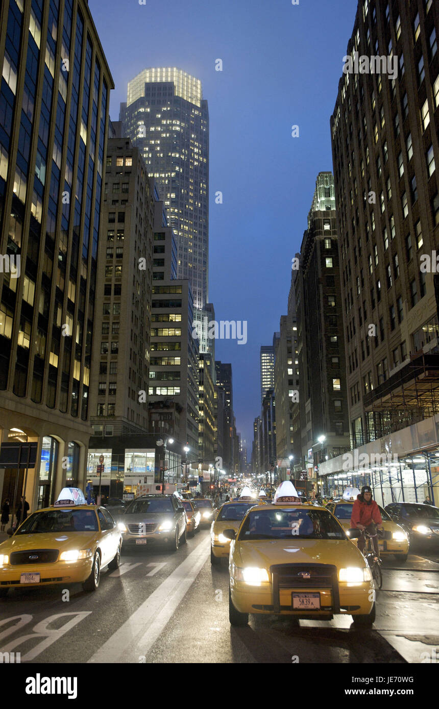 The USA, America, New York, Manhattan, park avenue, motor traffic at night, Stock Photo