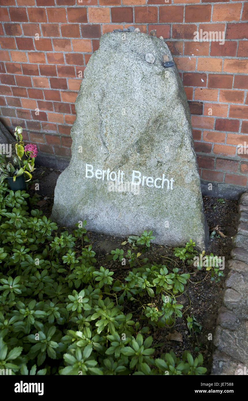 Germany, Berlin, Dorotheenstädtischer cemetery, tomb of Berthold Brecht