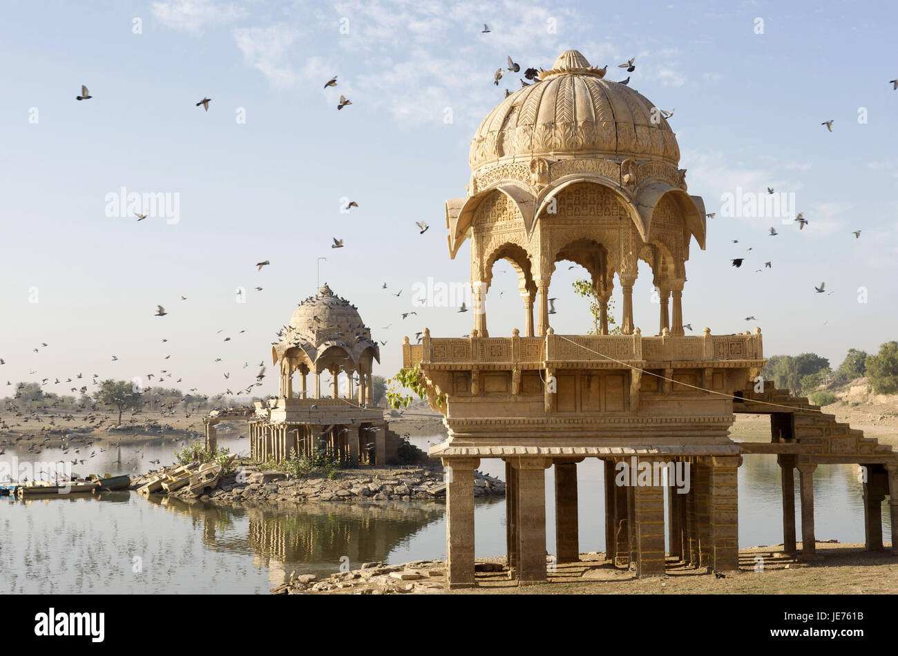India, Rajasthan, Jaisalmer, Gadi Sagar See, temple and pavilion, birds in the heaven, Stock Photo