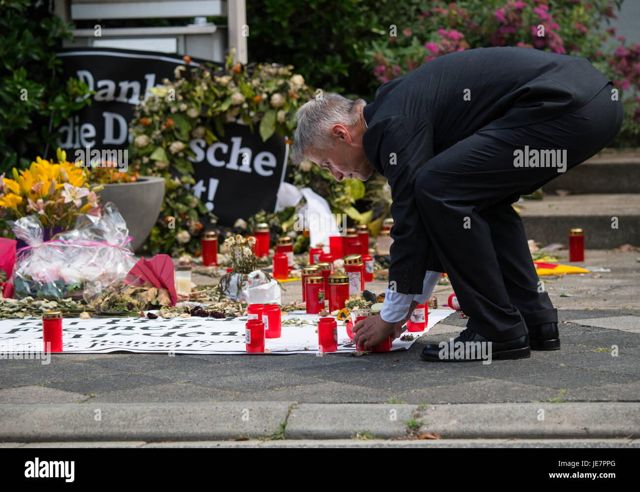 Moving candles hi-res stock photography and images - Alamy