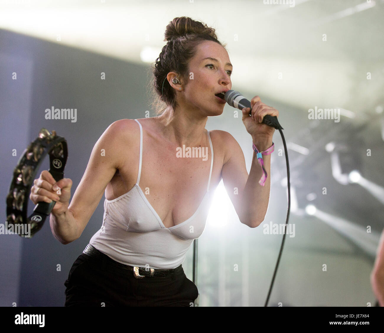 Manchester, Tennessee, USA. 8th June, 2017. LEAH FAY of July Talk Stock Photo: 146462348 - Alamy