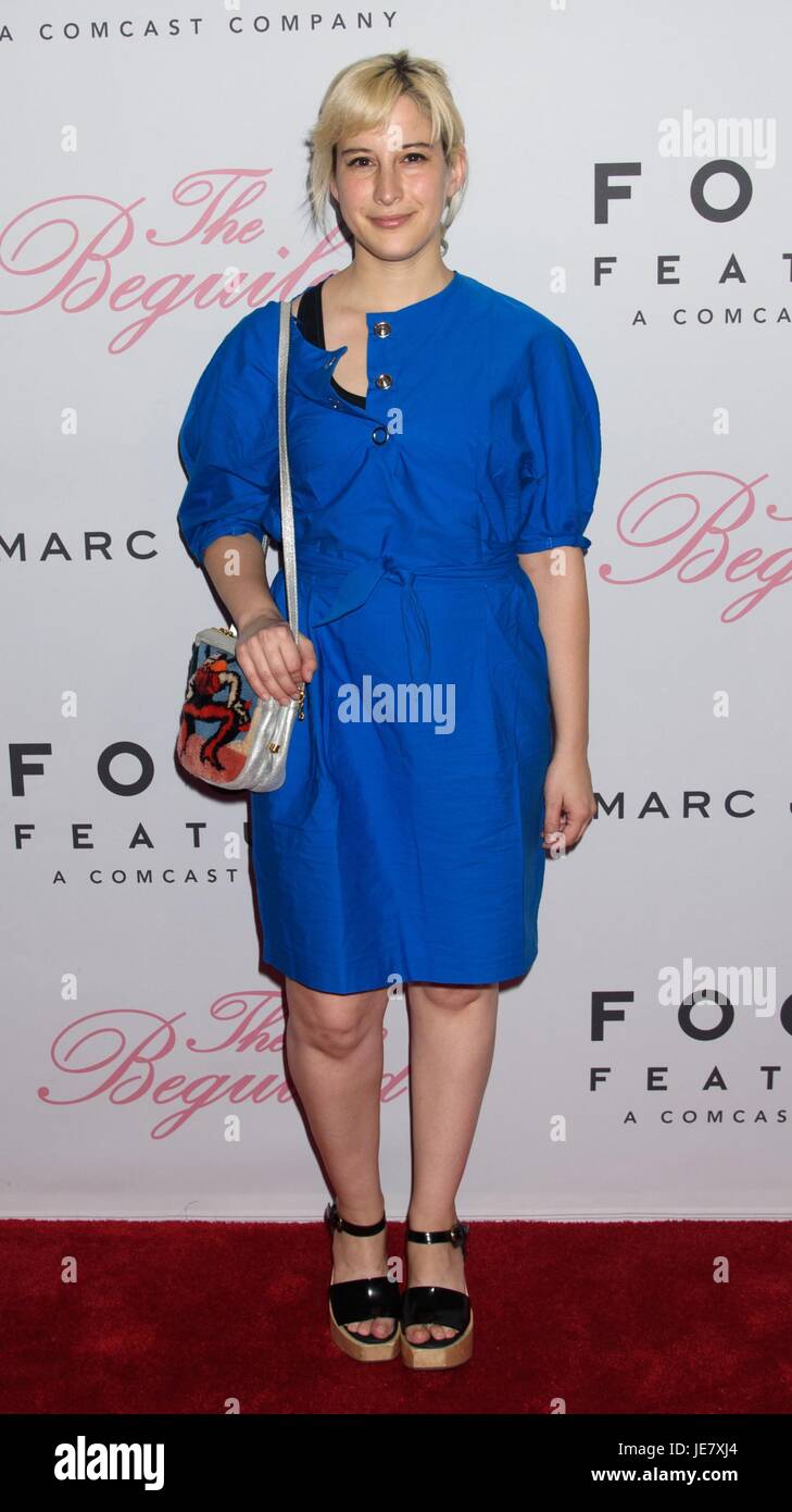 Maya thurman hawke hi-res stock photography and images - Alamy