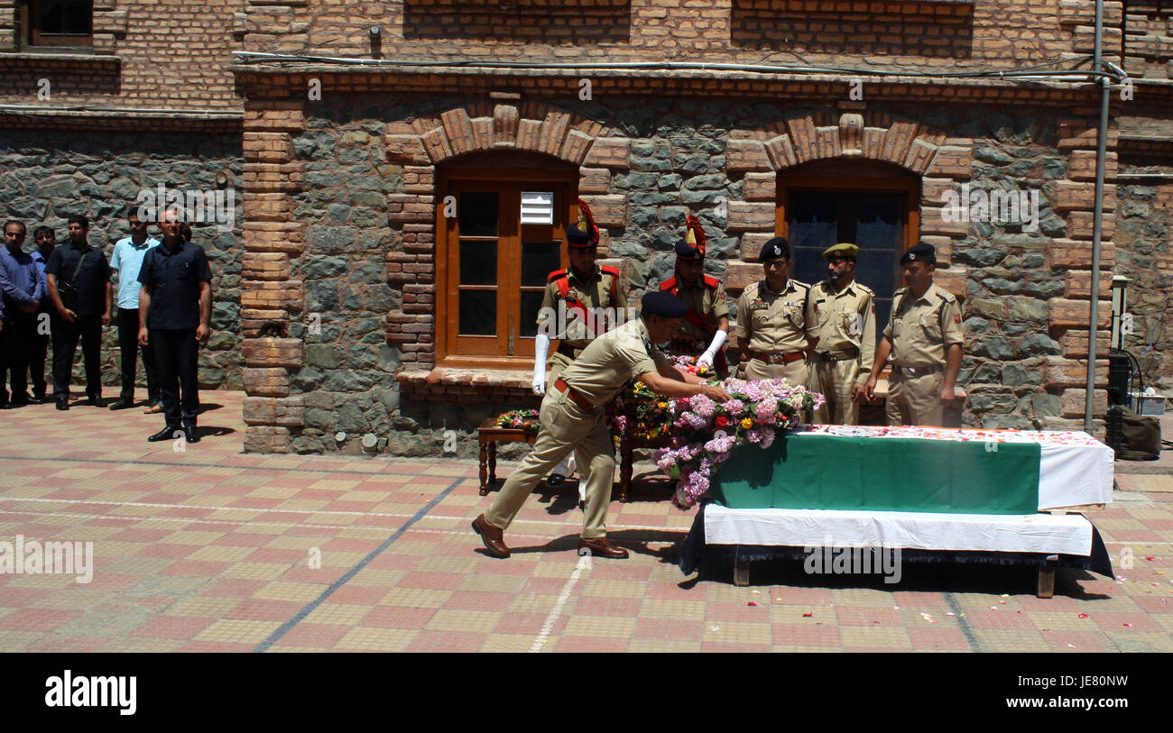 Srinagar, Kashmir. 23rd June, 2017. Jammu and Kashmir SP Vaid (DGP J&K) floral tributes at District police lines.during the Wreath laying ceremony of Deputy SP Mohammed Ayub Pandith of Security beaten to death by mob.He was allegedly clicking pictures of people while they were coming out of the mosque. They said people tried to catch Pandit who allegedly fired several shots from his pistol, injuring three persons.on the eve of Muslims across Kashmir are observing Shab-e-Qadr (the night).outside the Grand mosque in down town area of srinagar. Credit: Sofi Suhail/Alamy Live News Stock Photo