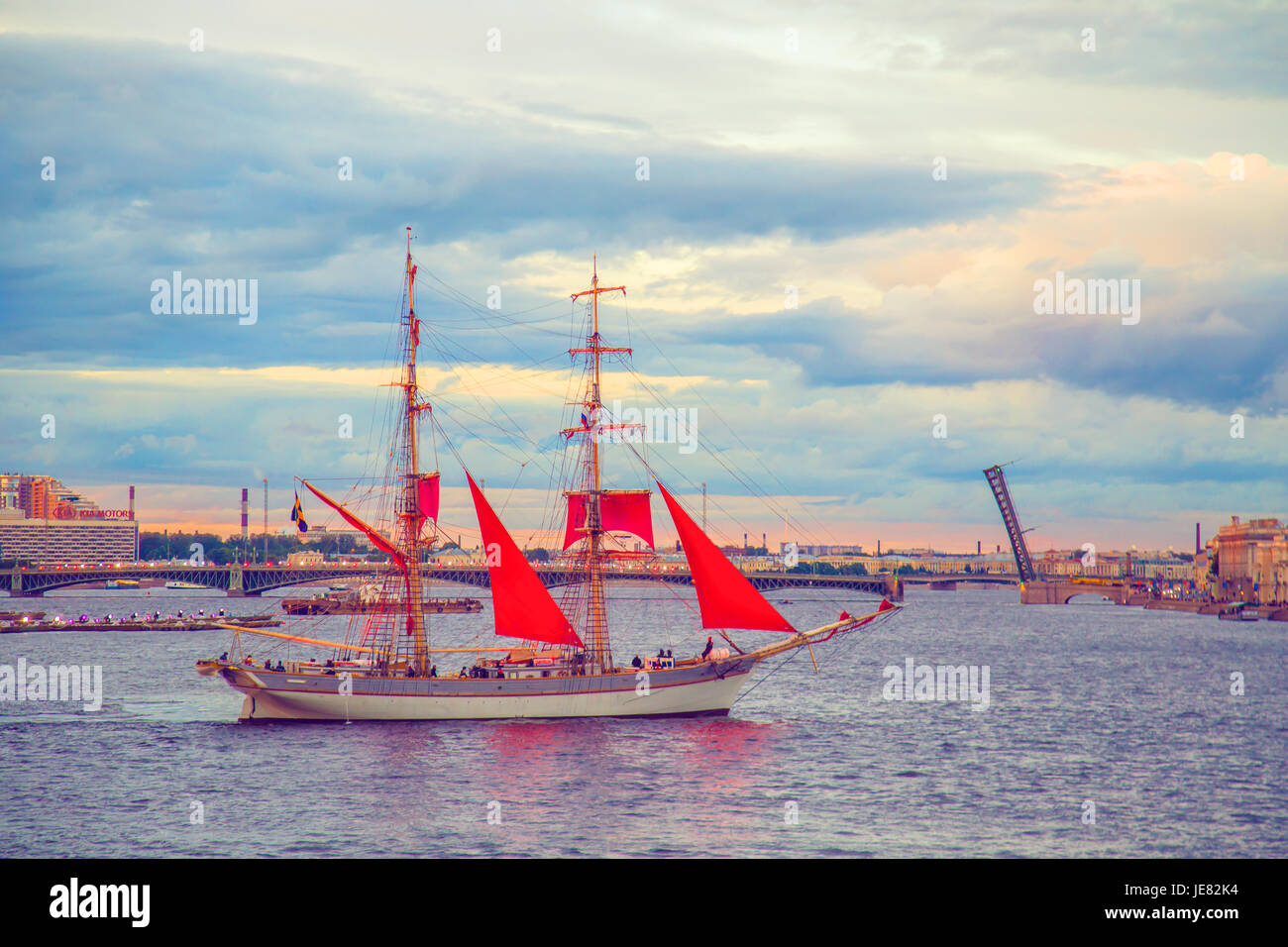 St Petersburg, Russia. 22nd June, 2017. Brig with scarlet sails on the river Neva. Rehearsal of holiday for school graduates "Scarlet Sails". ST PETERSBURG, RUSSIA - JUNE 22, 2017. Credit: Elizaveta Larionova/Alamy Live News Stock Photo