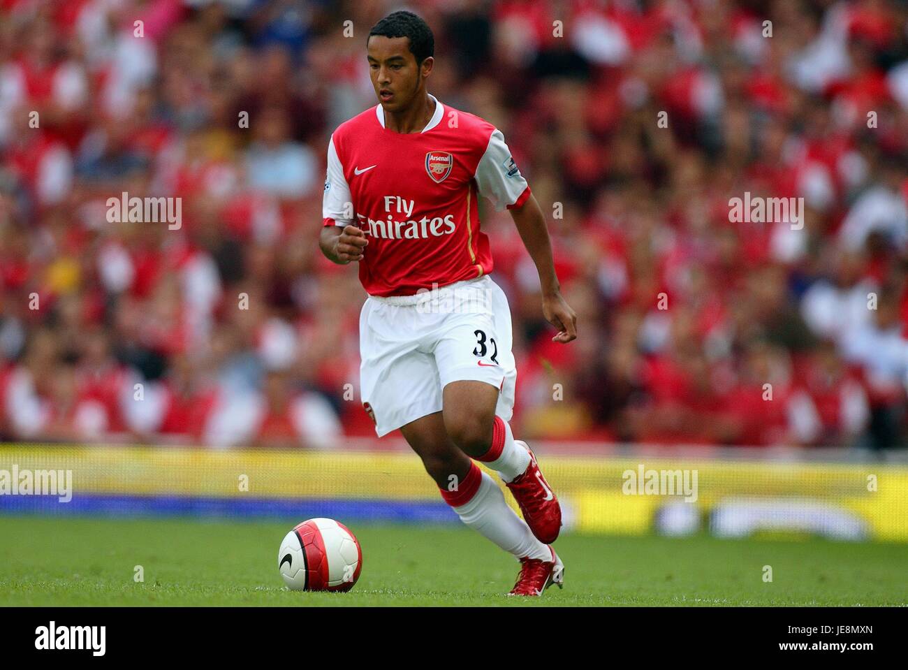 THEO WALCOTT ARSENAL FC EMIRATES STADIUM ARSENAL LONDON 19 August 2006