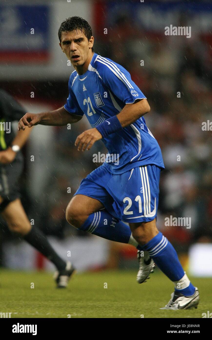 KONSTANTINOS KATSOURANIS GREECE & AEK ATHENS FC OLD TRAFFORD MANCHESTER ENGLAND 16 August 2006 Stock Photo