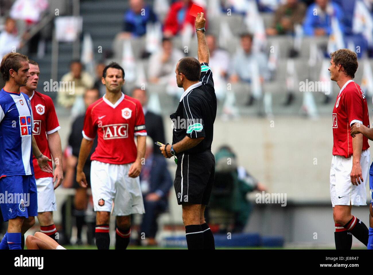 Wayne rooney given red card hires stock photography and images Alamy