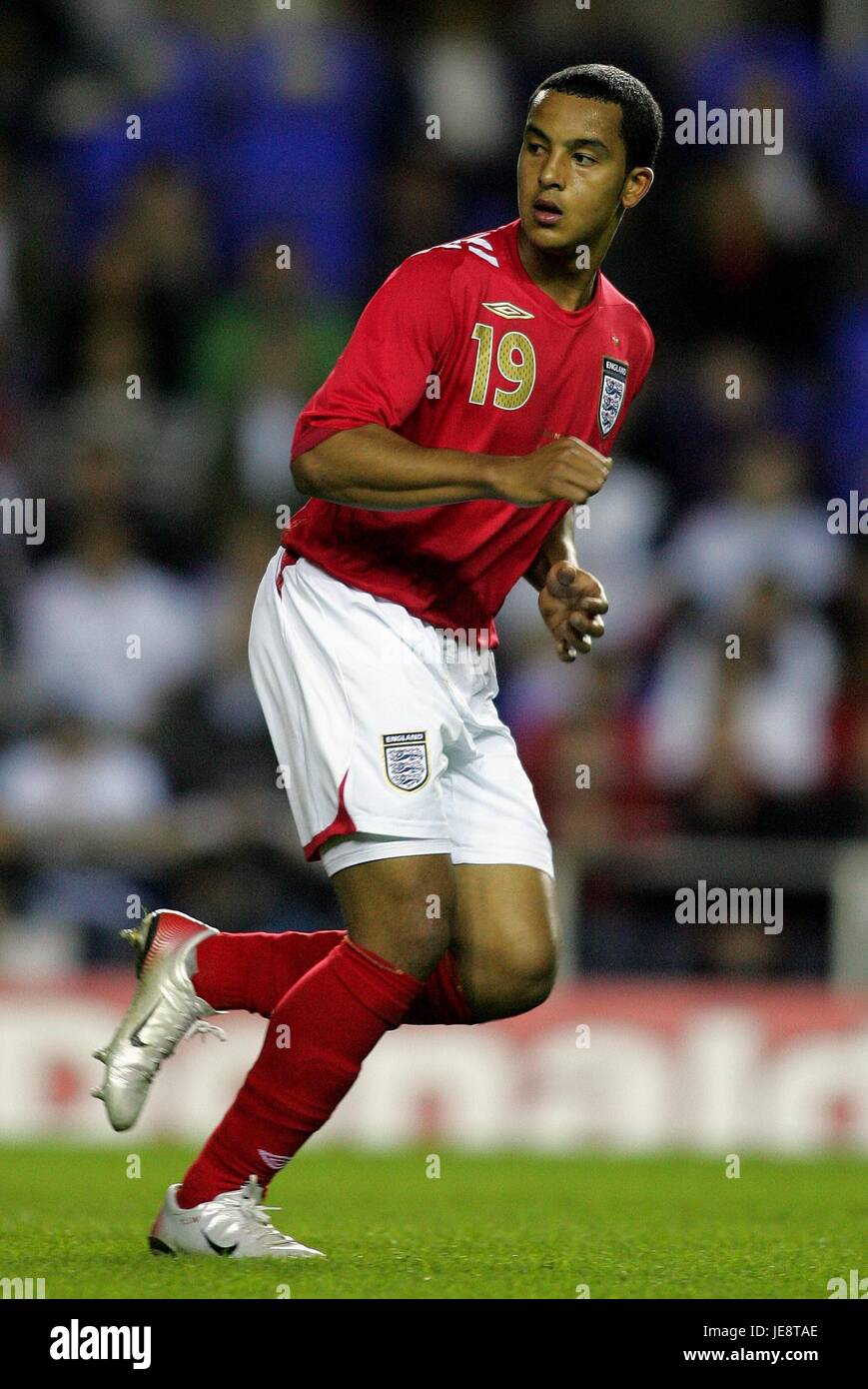 THEO WALCOTT ENGLAND & ARSENAL FC MADEJSKI STADIUM READING 25 May 2006
