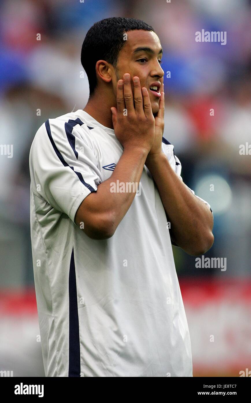 THEO WALCOTT ENGLAND & ARSENAL FC MADEJSKI STADIUM READING 25 May 2006