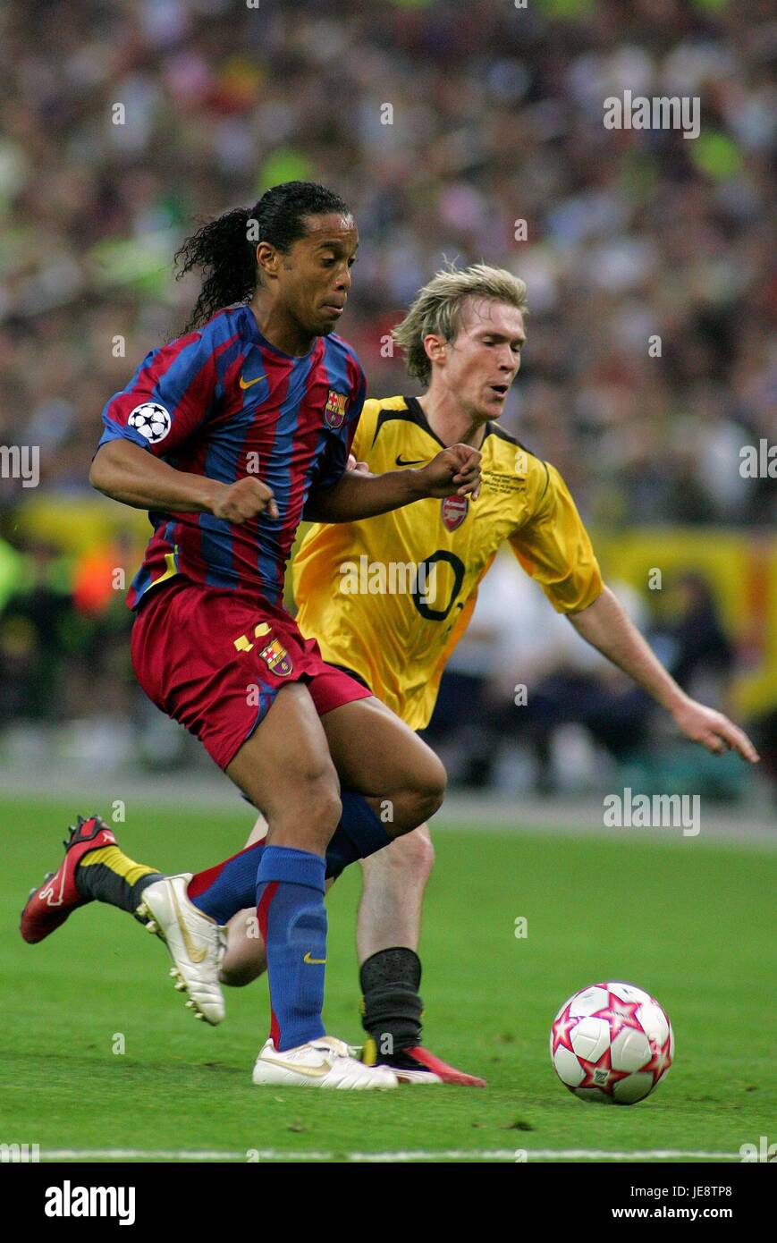 2006 barcelona arsenal ronaldinho hi-res stock photography and images ...