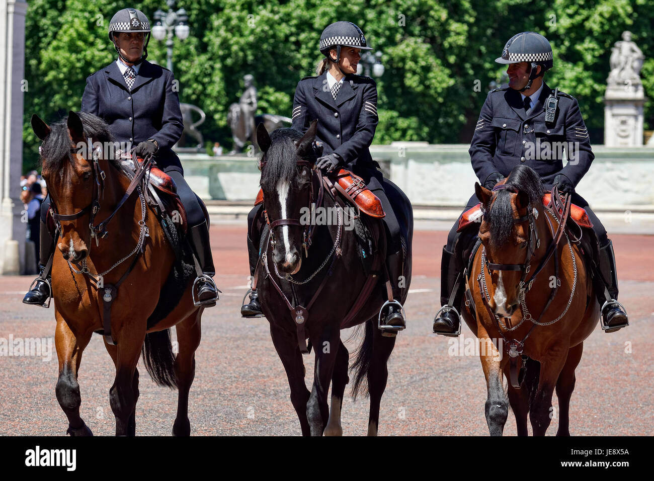 Metropolitan Police Officers on Horses, London Stock Photo Alamy