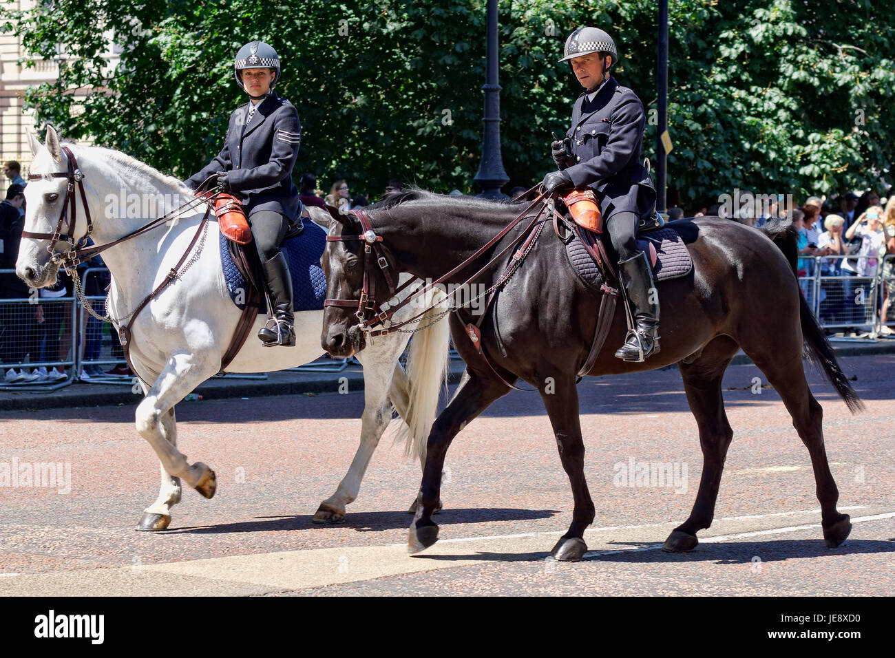 Metropolitan Police Officers on Horses, London Stock Photo Alamy