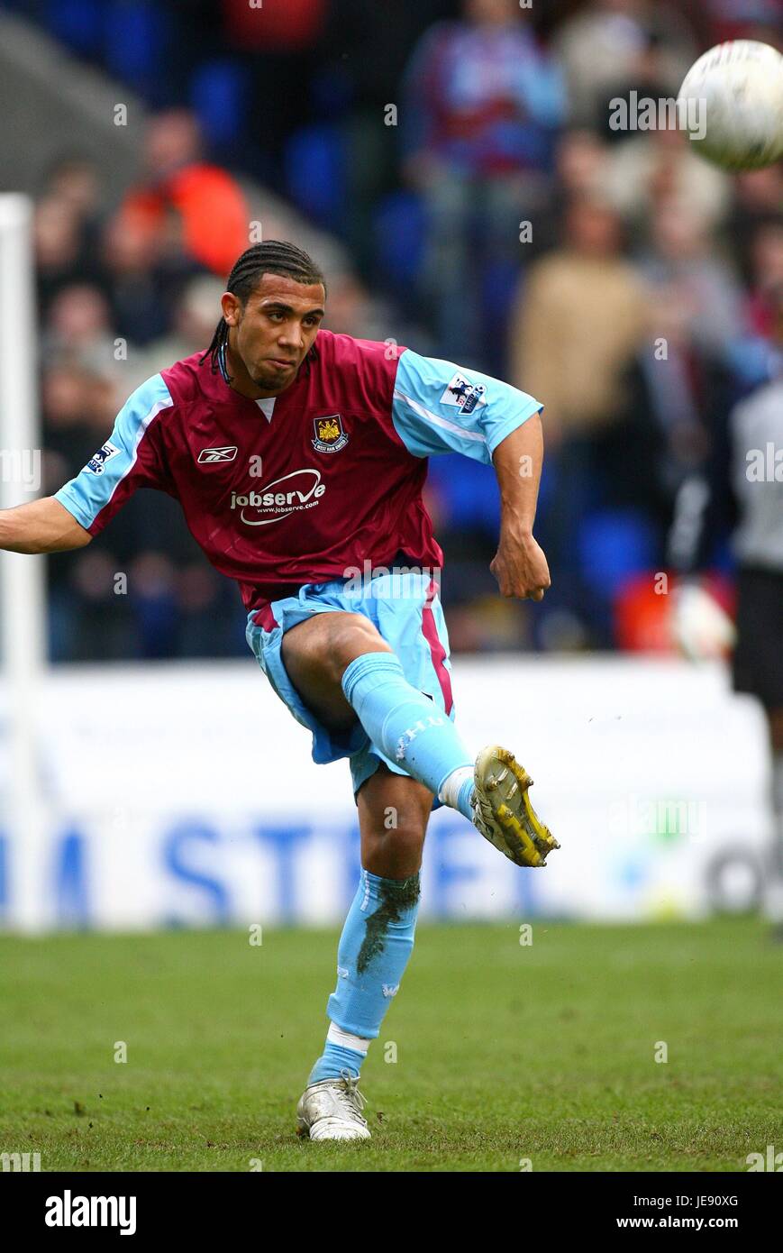 ANTON FERDINAND WEST HAM UNITED FC REEBOK STADIUM BOLTON ENGLAND 18 ...