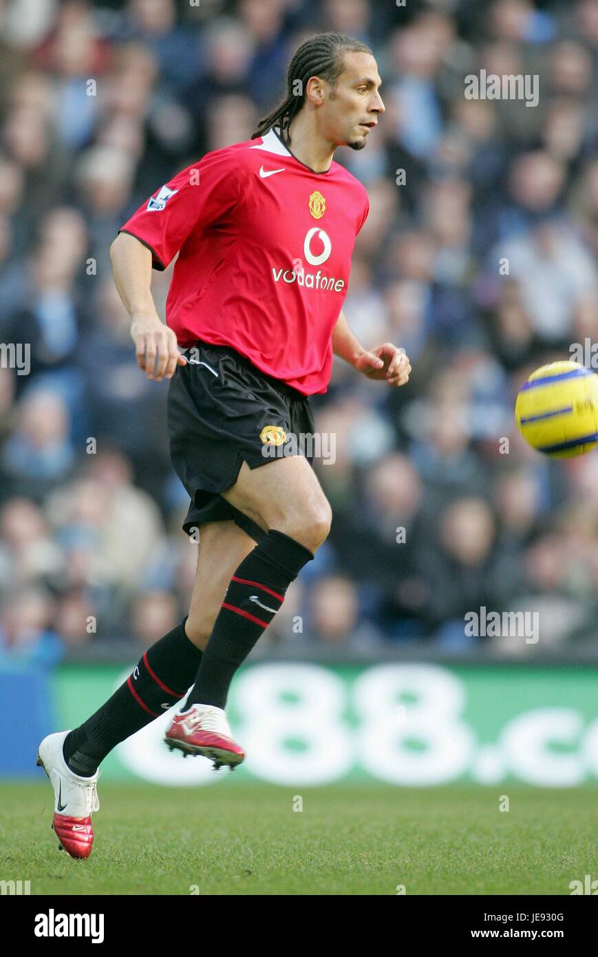 RIO FERDINAND MANCHESTER UNITED FC CITY OF MANCHESTER STADIUM