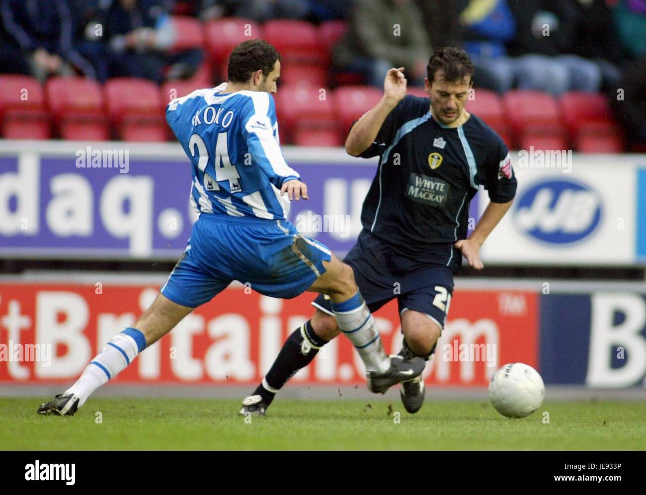 JOSIP SKOKO & ROBBIE BLAKE WIGAN ATH V LEEDS UNITED JJB STADIUM WIGAN  ENGLAND 07 January 2006 Stock Photo