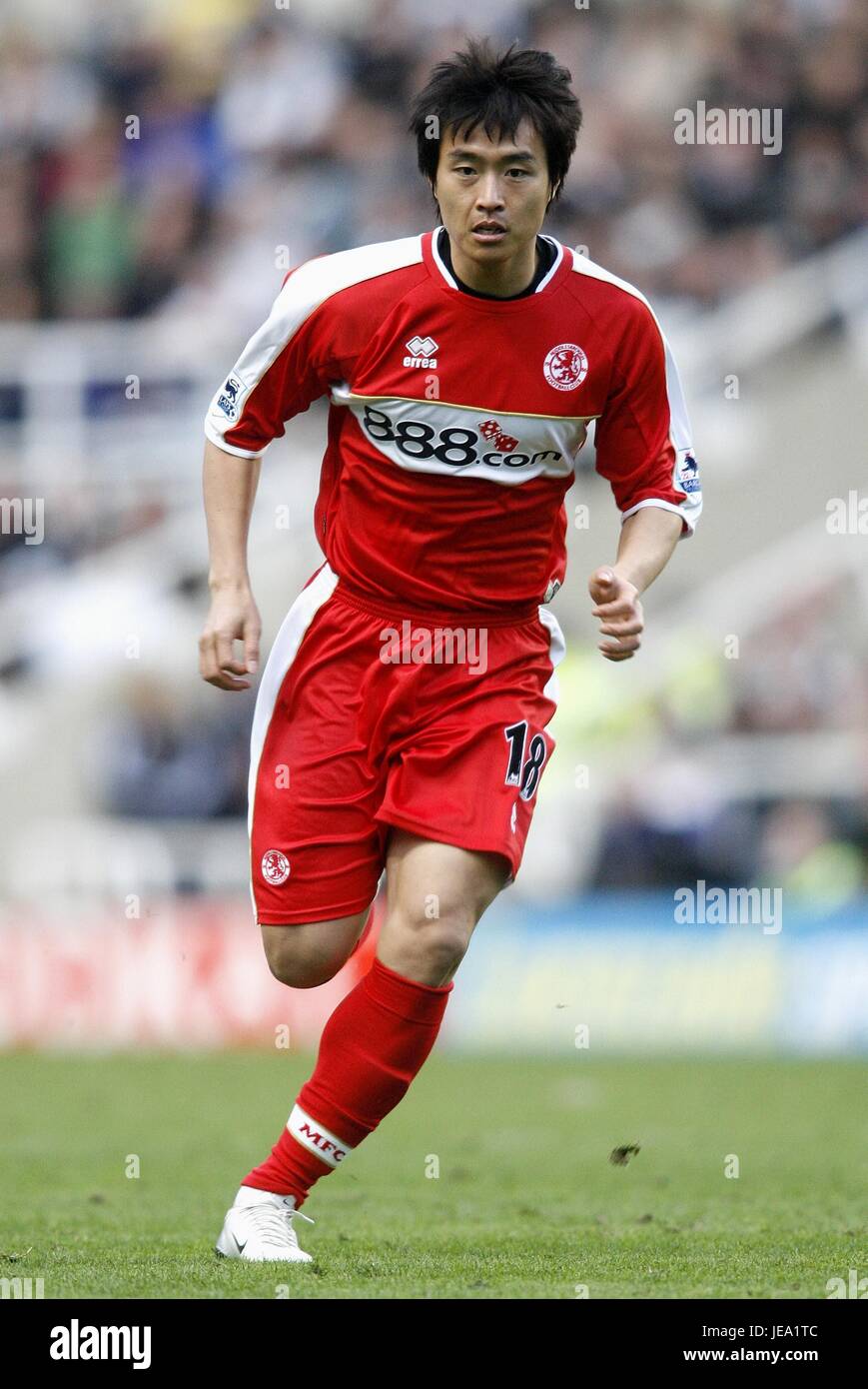 LEE DONG GOOK MIDDLESBROUGH FC ST JAMES PARK NEWCASTLE ENGLAND 03 March  2007 Stock Photo - Alamy
