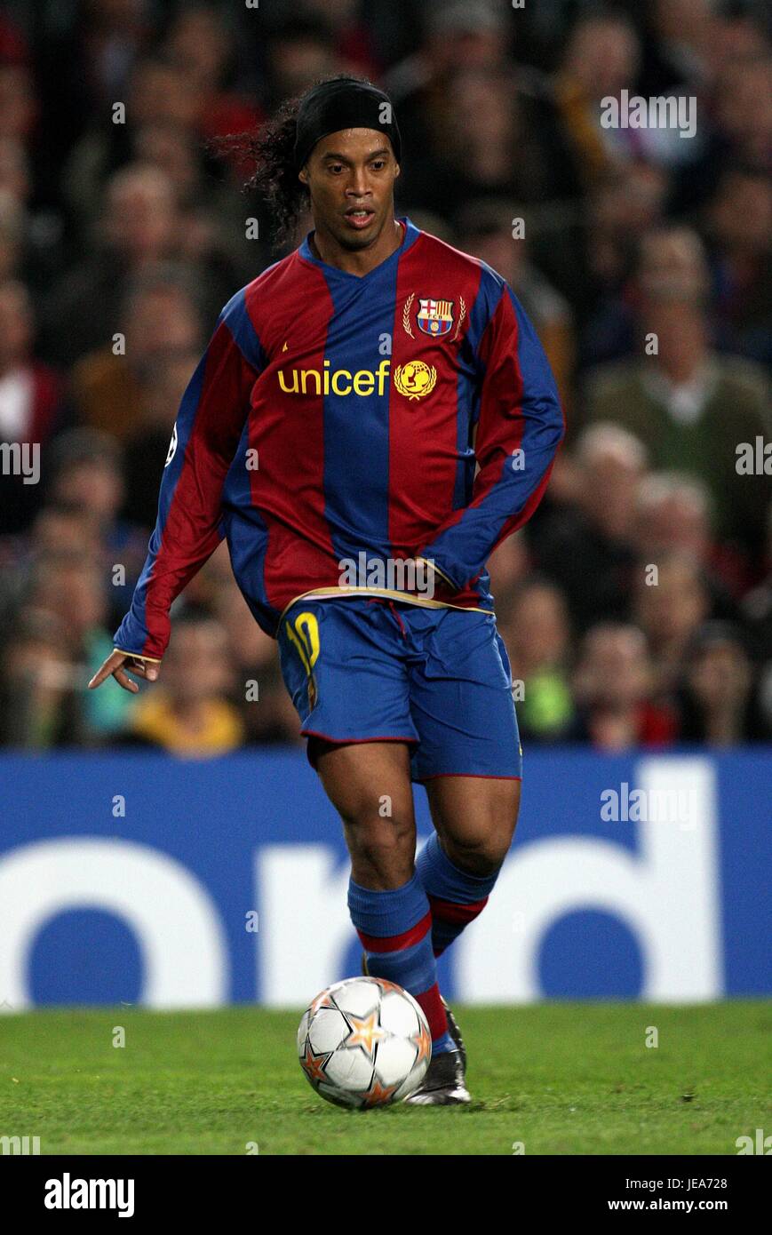 RONALDINHO BARCELONA V GLASGOW RANGERS NOU CAMP BARCELONA SPAIN 07 November  2007 Stock Photo - Alamy