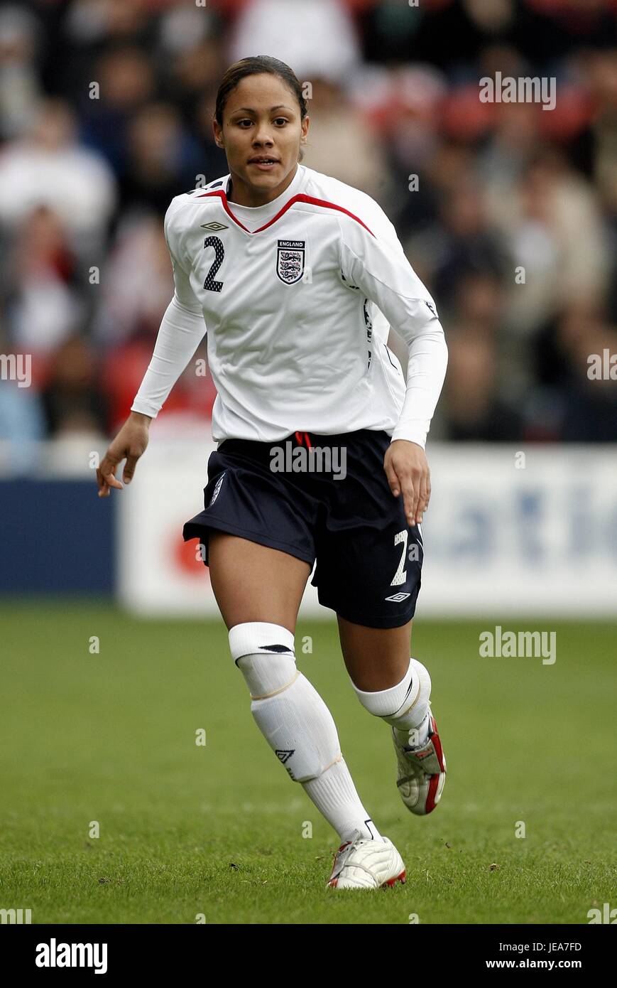 ALEX SCOTT ENGLAND WOMEN & ARSENAL FC BANKS'S STADIUM WALSALL ENGLAND 27  October 2007 Stock Photo - Alamy