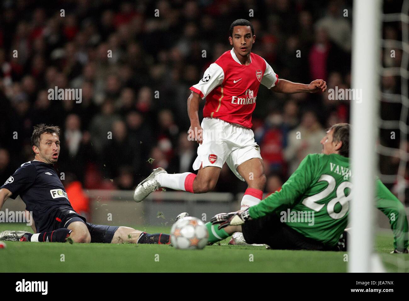 Soccer - UEFA Champions League - Group H - Slavia Prague v Arsenal - Evzena  Rosickeho Stadium. Arsenal Team Group Stock Photo - Alamy