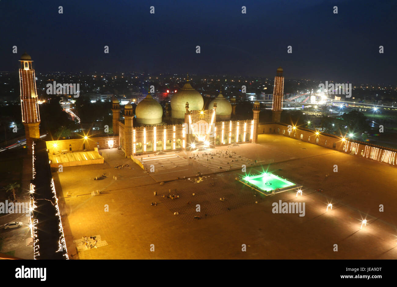 An Eye Catching Splendid Night View Of Historic Badshahi Mosque an-eye-catching-splendid-night-view-of-historic-badshahi-mosque