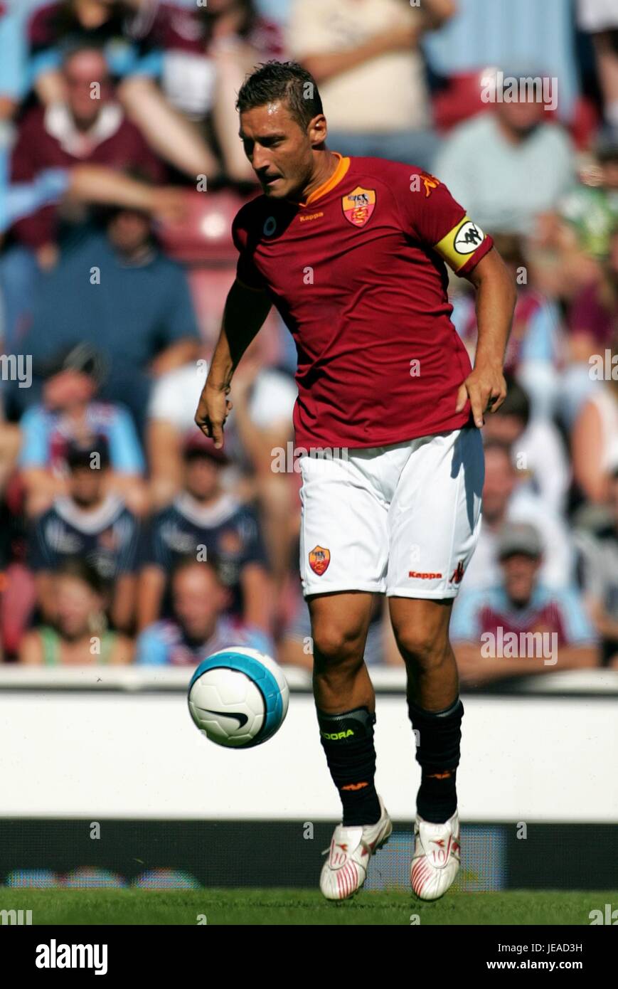 FRANCESCO TOTTI AS ROMA UPTON PARK LONDON ENGLAND 04 August