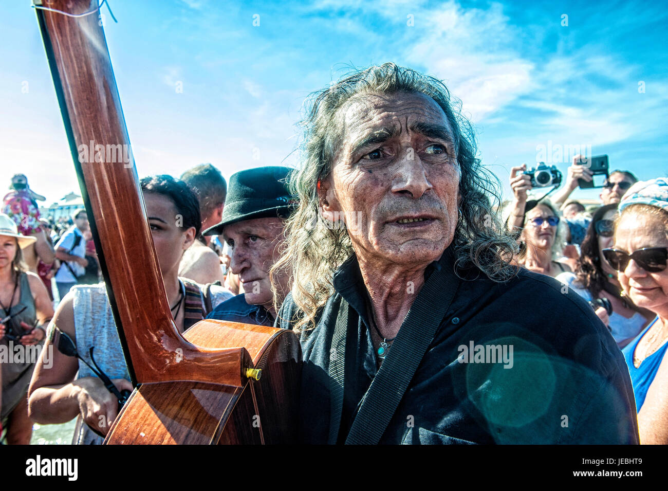A Gitan With His Guitar Inside The Crowd Following The Procession Od Saint Sara During The Festival Of The Gitans At Saintes Maries De La Mer In Provence France Stock Photo Alamy