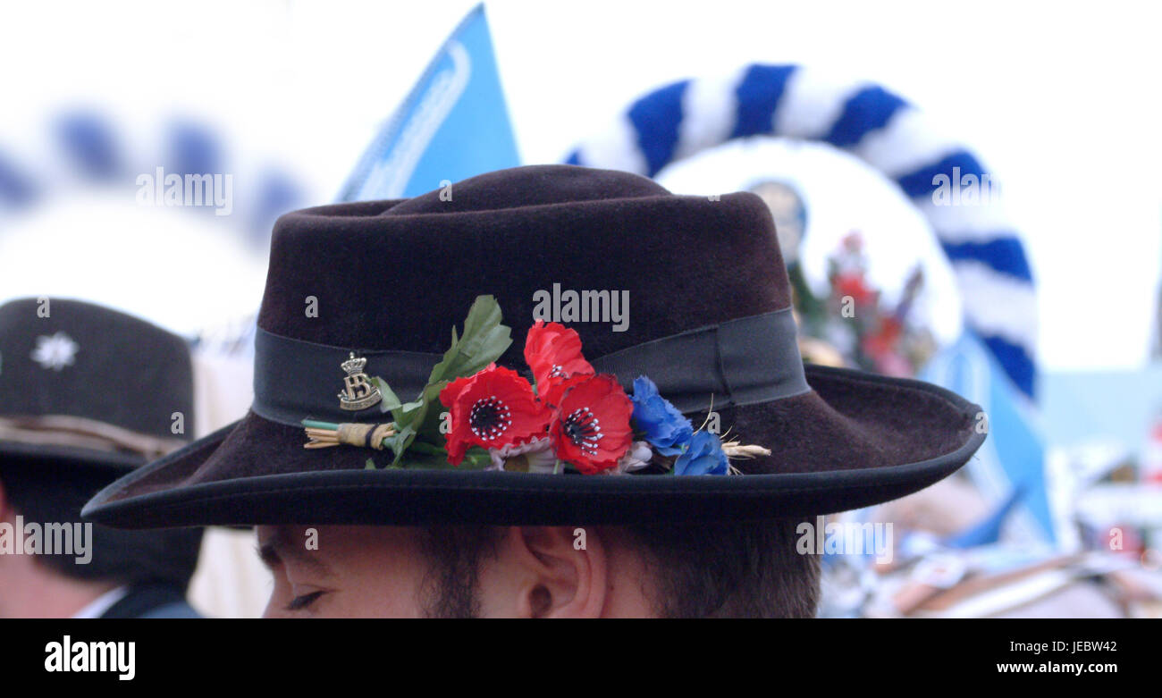 costume national hat