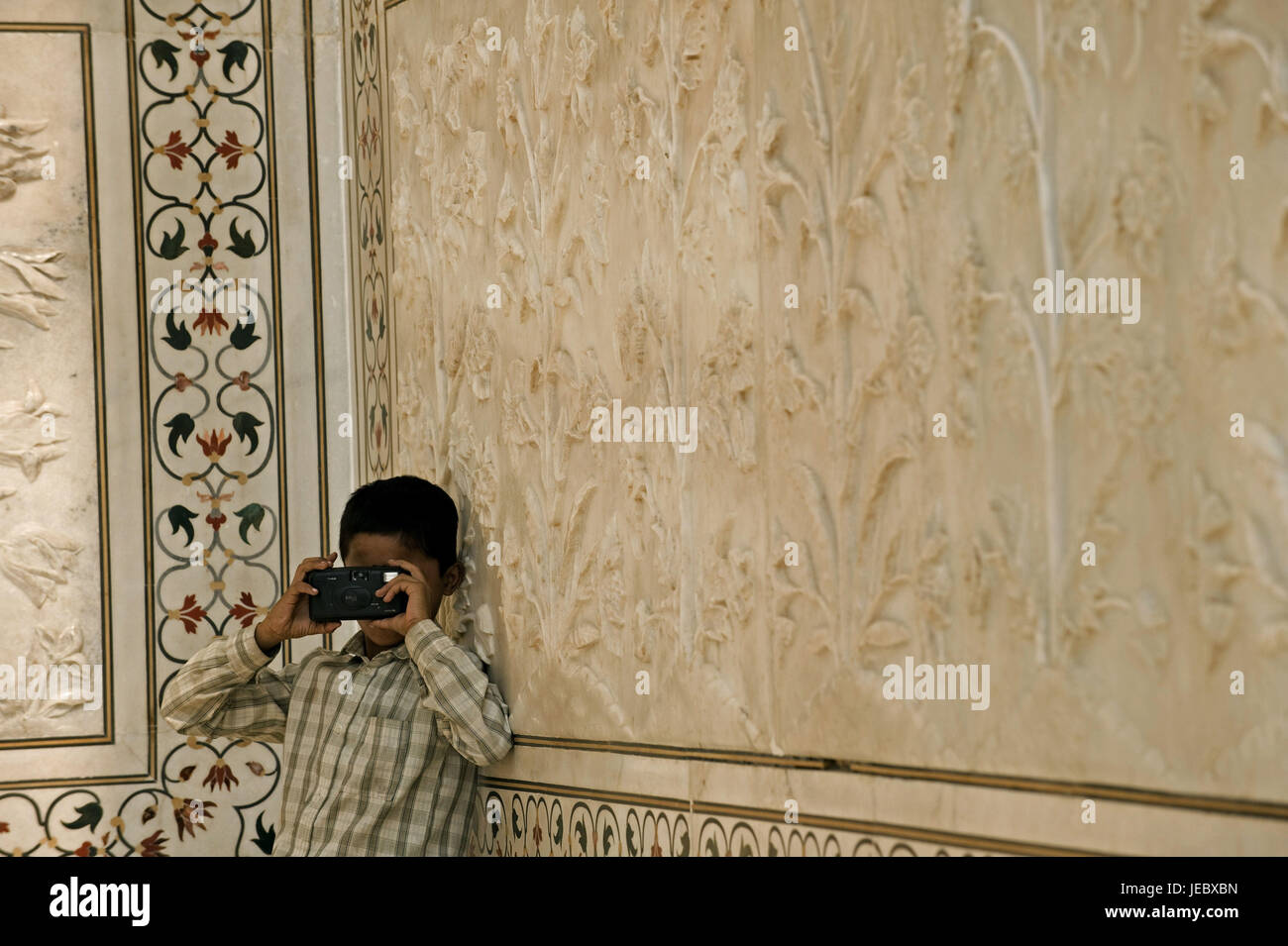 India, Uttar Pradesh, Agra, the Taj Mahal, small boy photographed, Stock Photo