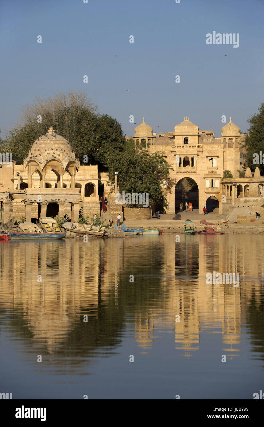 India, Rajasthan, Jaisalmer, Gadi Sagar See, temple and pavilion on the shore, Stock Photo