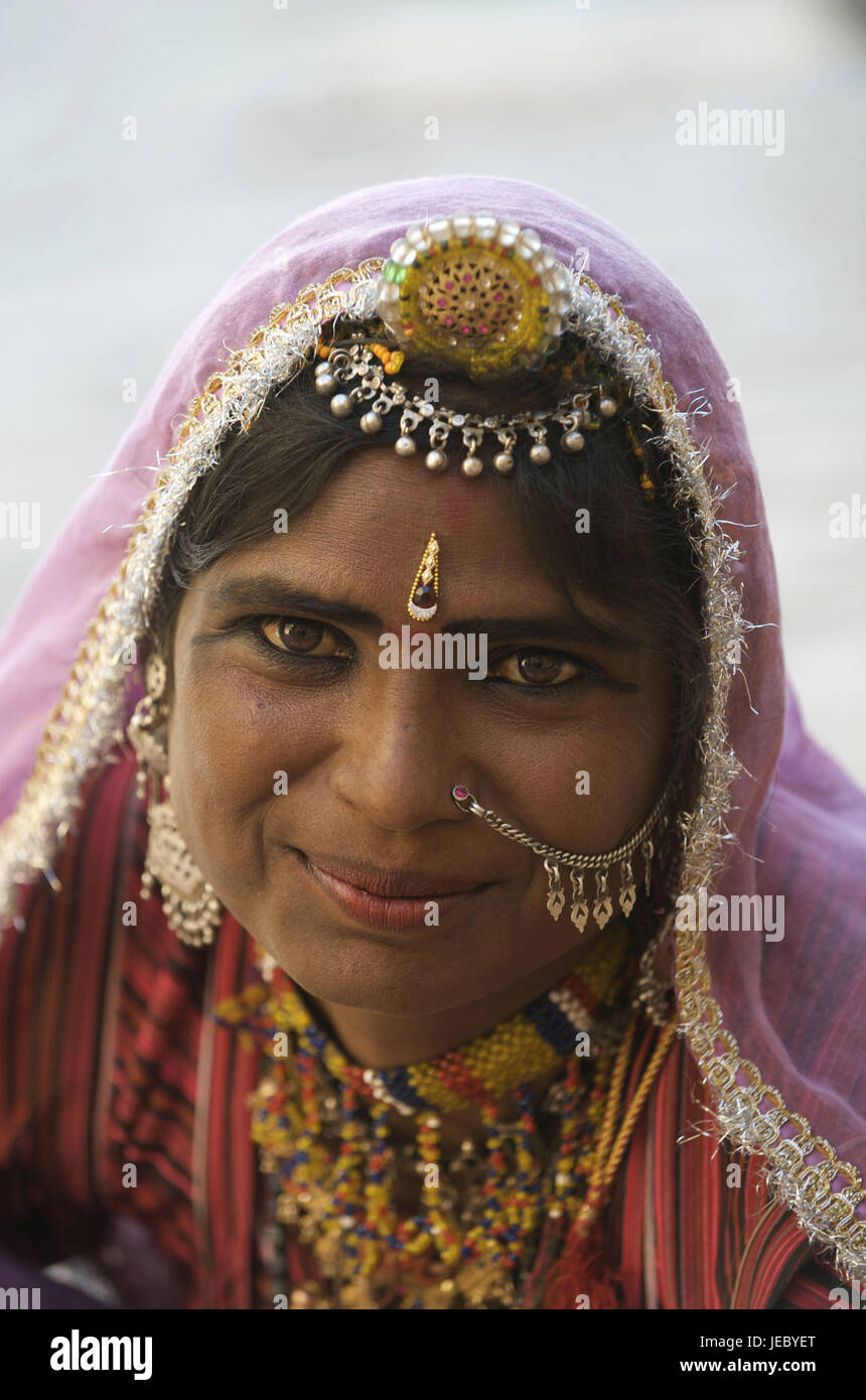 India, Rajasthan, Jaisalmer, woman in national costume, portrait ...