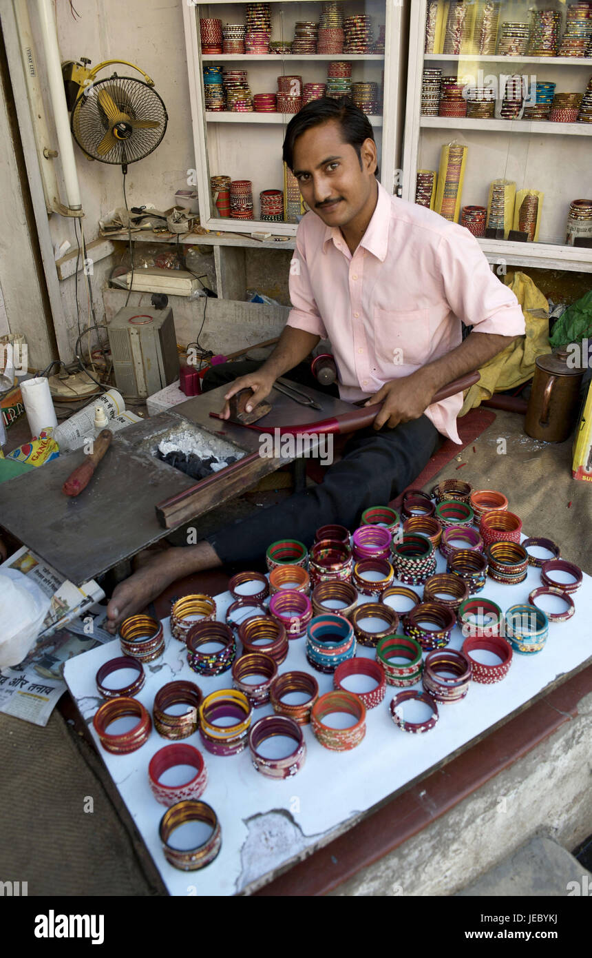 India, Rajasthan, region of Shekhawati, Nawalgarh, artisan produces arm maturity, Stock Photo