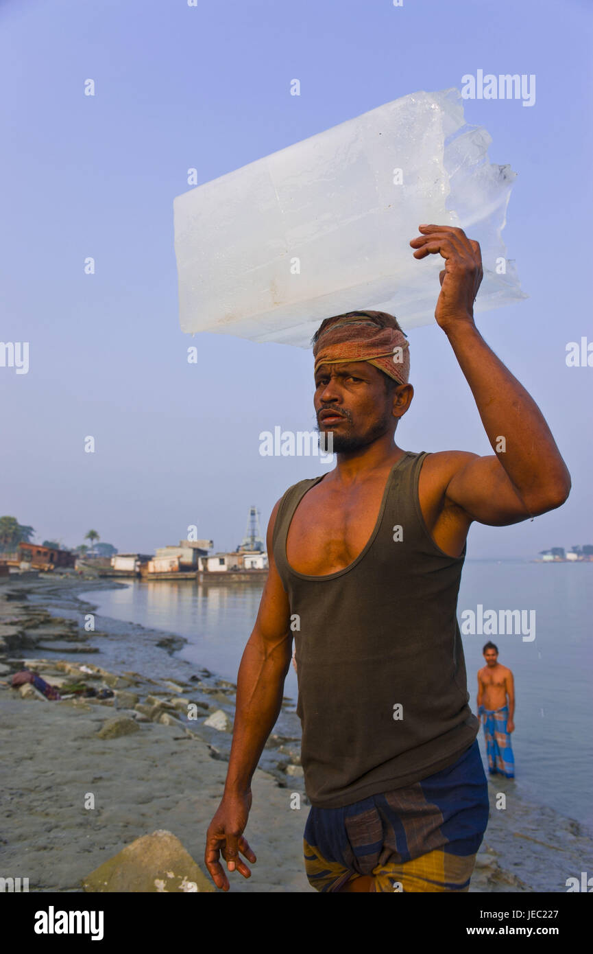 Man carries big ice cream block on his head, Barisal, Bangladesh, Asia, Stock Photo