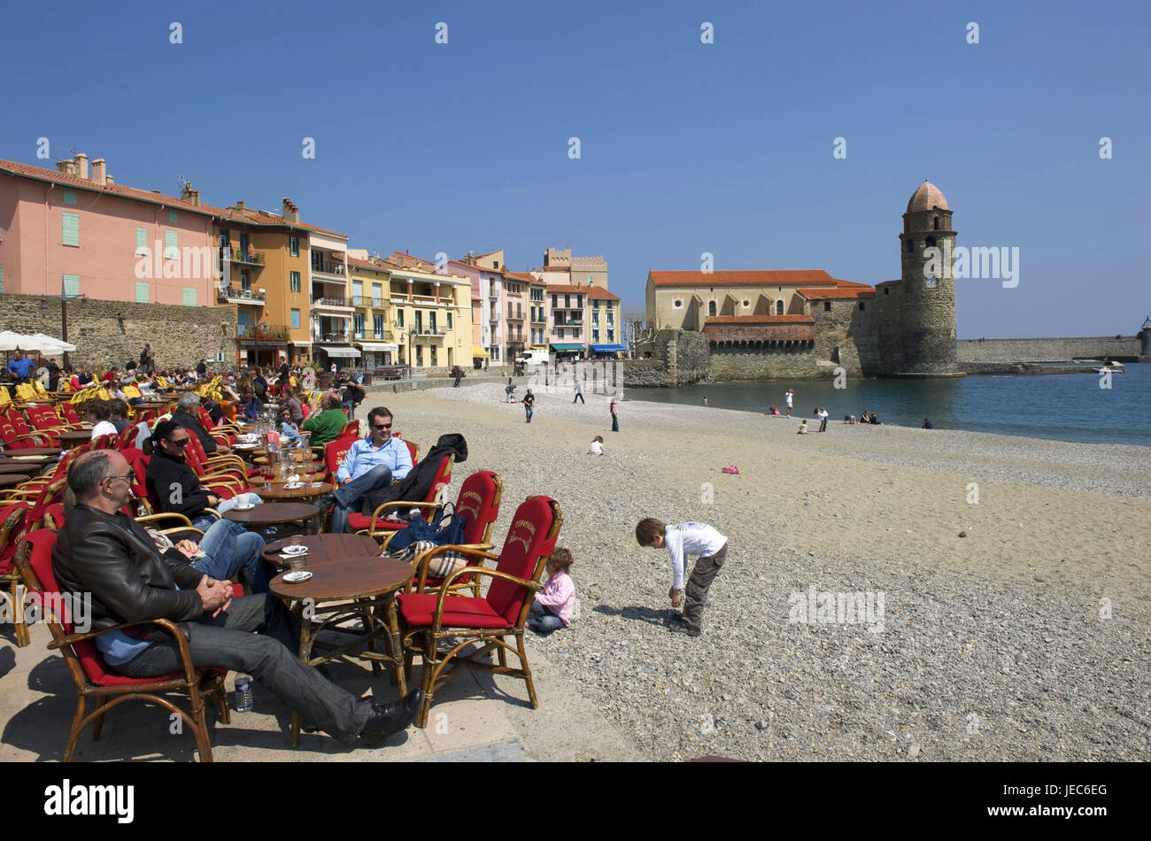 Europe, France, Collioure, tourist in a beach cafe, Stock Photo