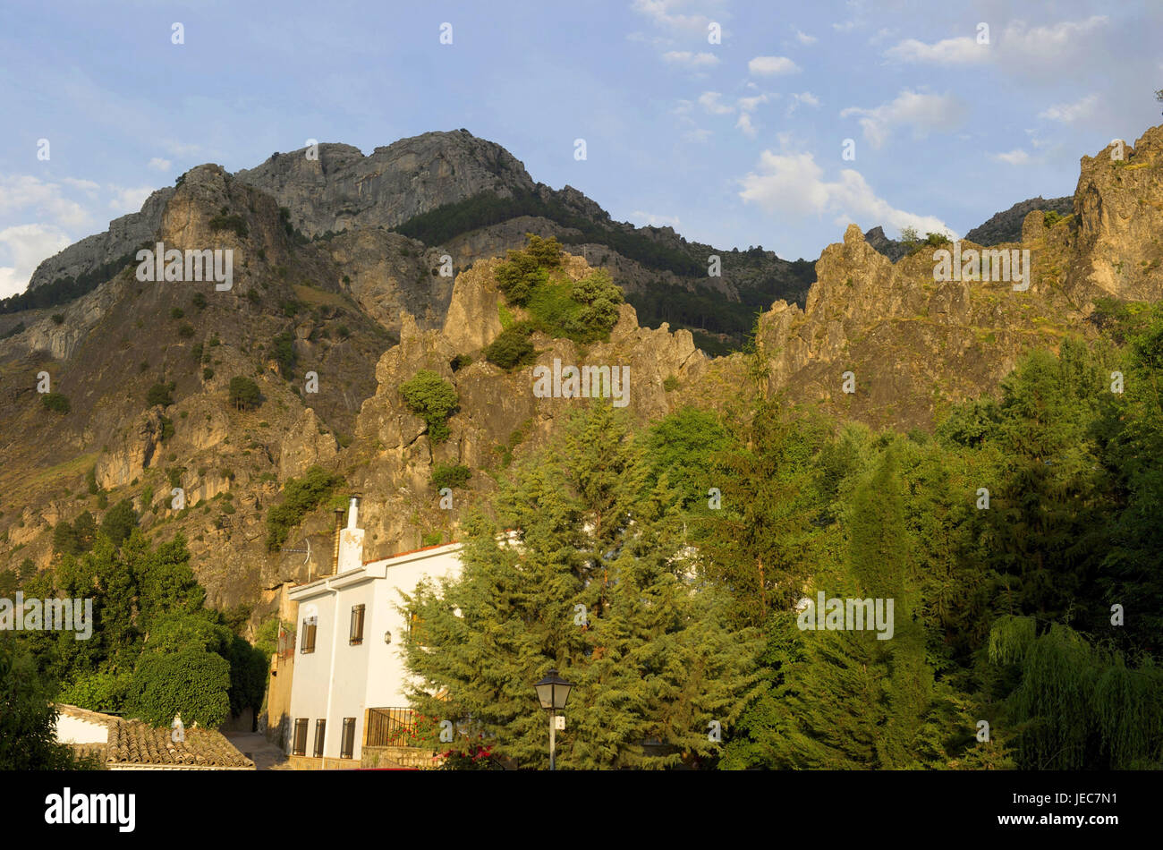Spain, Andalusia, Sierra de Cazorla, La Iruela, mountain range in the background, Stock Photo