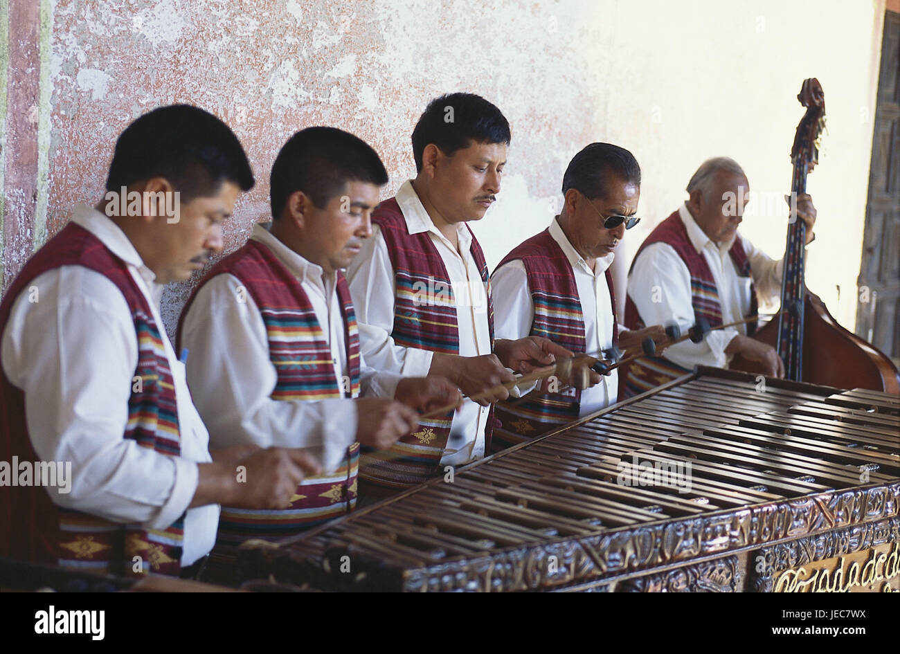 Guatemala, Antigua Guatemala, hotel of Sin Fronteras, inner courtyard, musician, Marimba, no model release, Central America, Latin America, town, destination, tourism, hotel facility, tradition, folklore, live, live music, music, make music, play, instruments, group, person, men, Marimbaphon, percussion instrument, xylophone, Stock Photo