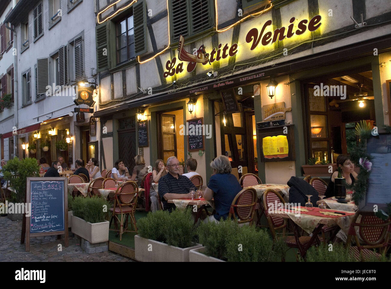 France, Alsace, Strasbourg, street bar, 'La Petite Venise', guests, Europe, town, destination, half-timbered house, restaurant, bar, street restaurant, lamps, lights, lighting, person, tourist, tourism, gastronomy, outside, Stock Photo