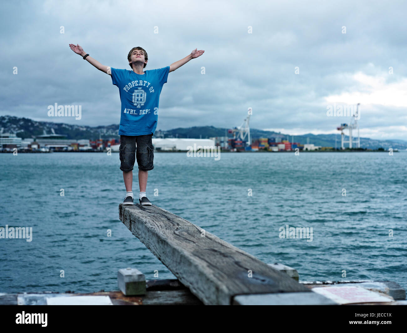 Kid action diving board hires stock photography and images Alamy