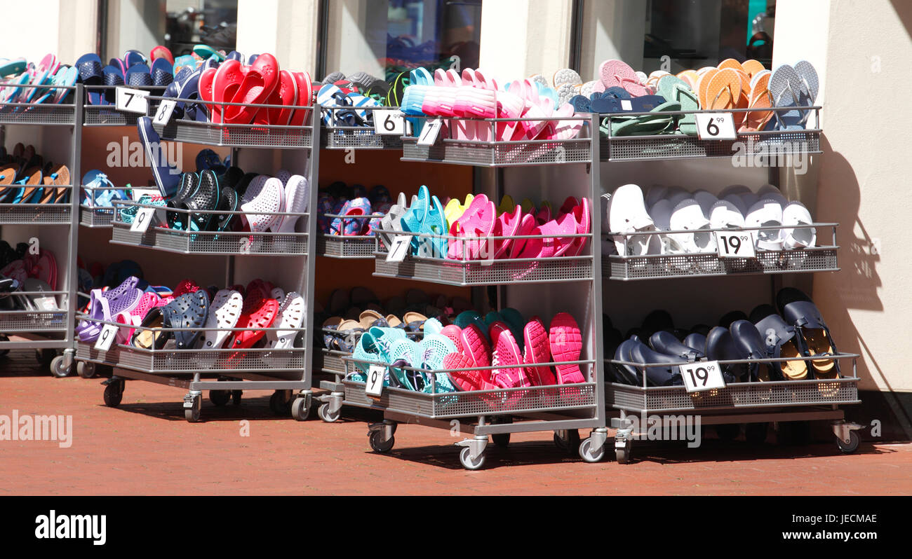 Shoes sale on shoe rack hi-res stock photography and images - Alamy