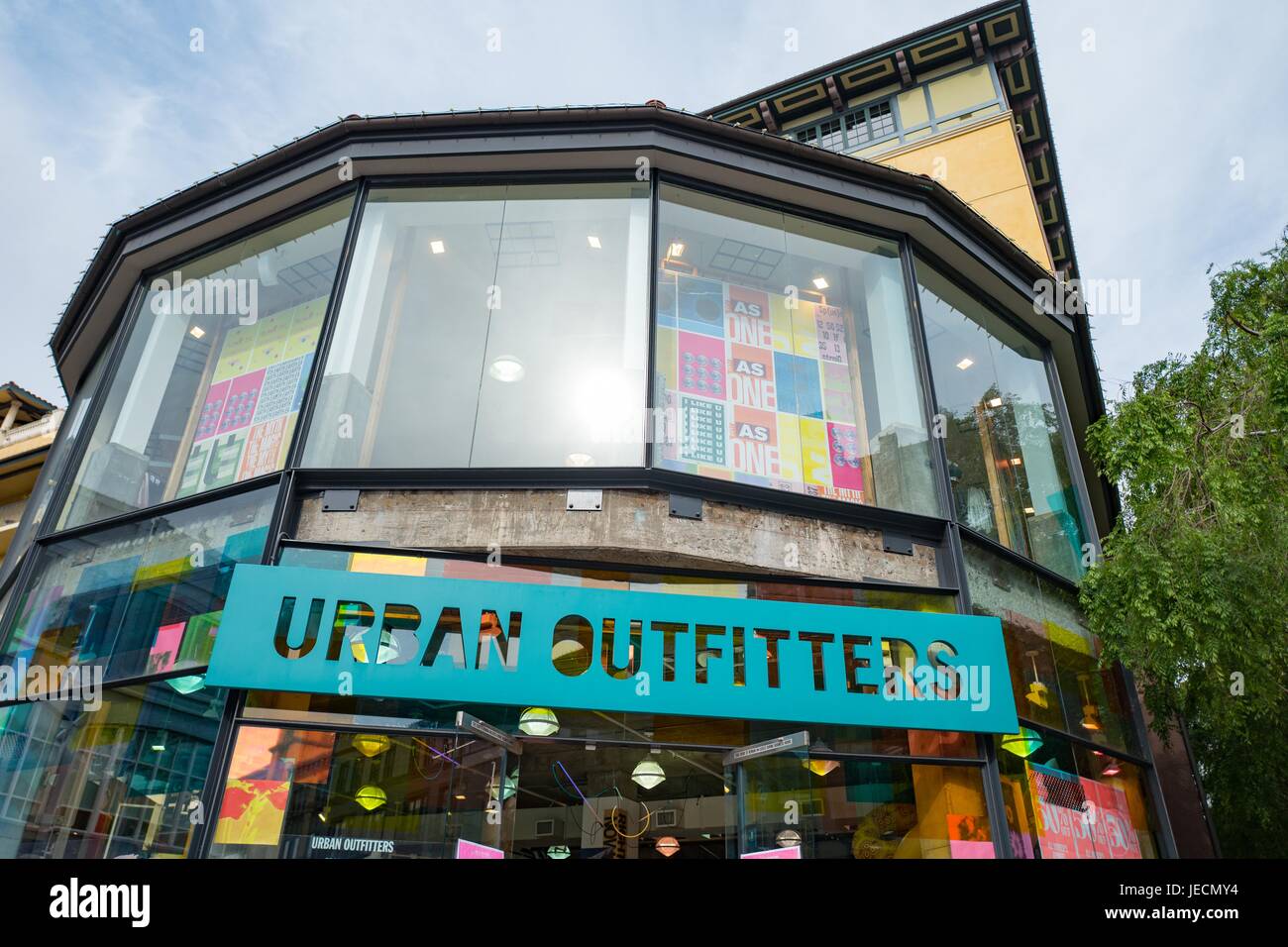 Shopping upscale hi-res stock photography and images - Alamy