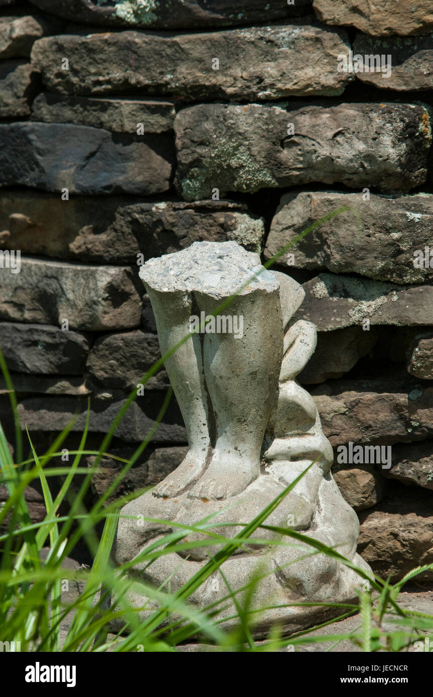 BROKEN STATUE IN A GARDEN Stock Photo Alamy