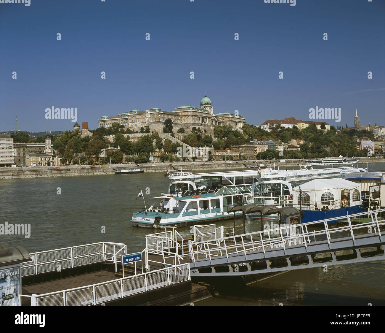 Hungary, Budapest, town view, castle palace, the Danube, excursion boats, capital, townscape, river, landing stage, holiday ships, ships, riverboat journey, castle fourth, castle mountain, castle, castle grounds, fortress, structure, architecture, place of interest, destination, tourism, UNESCO-world cultural heritage, Stock Photo