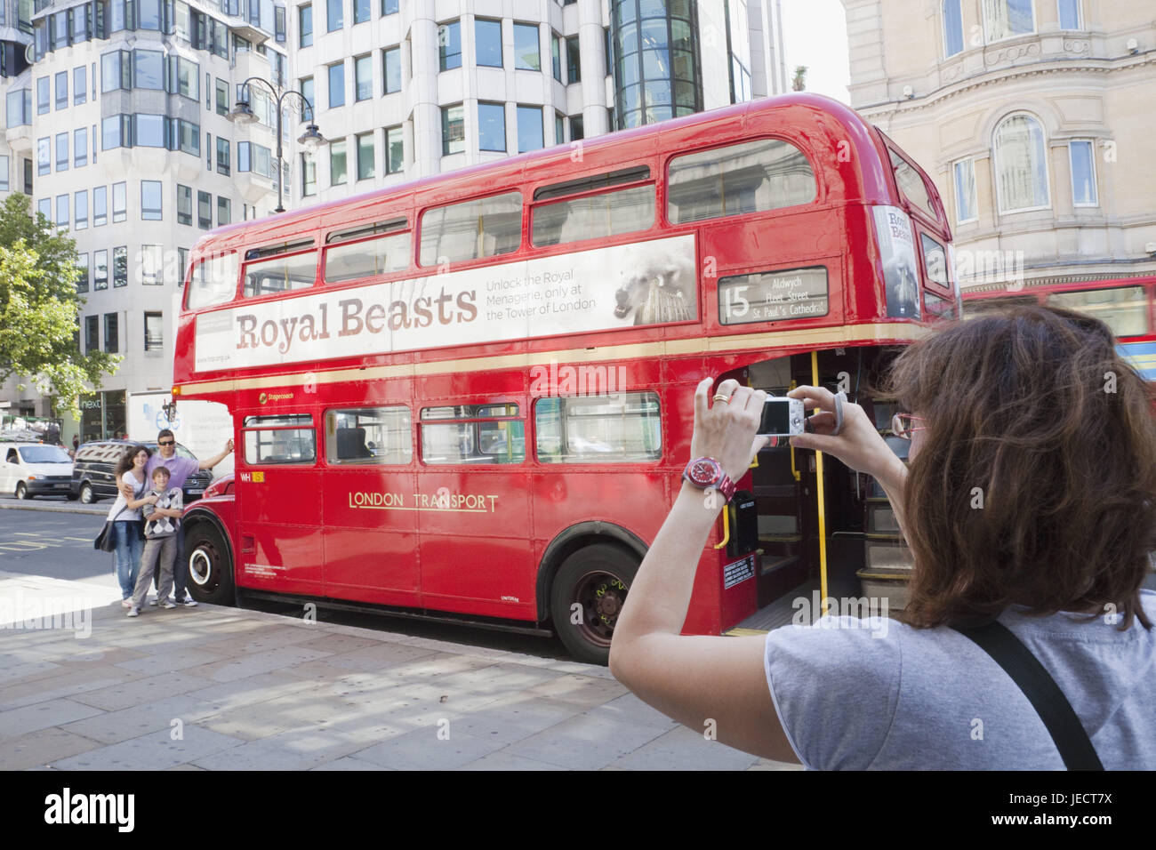 England, London, holiday snap before double-decker bus, route master bus, town, photo, family, tourist, family photo, bus, red, vacation, double-decker bus, attraction, Stock Photo
