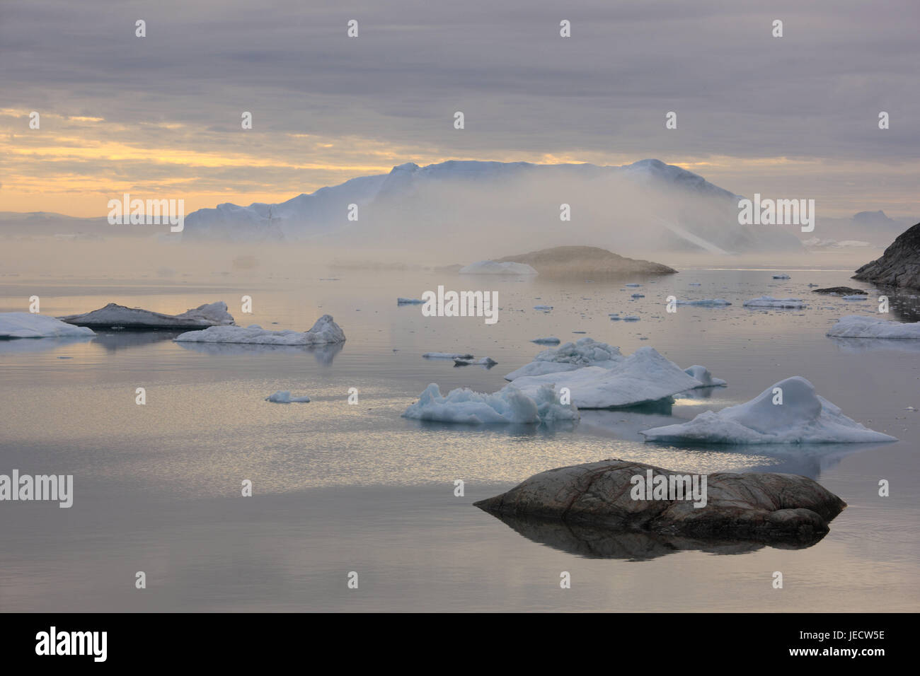Greenland, Disco Bay, Ilulissat, fjord, icebergs, rocks, fog, Western ...