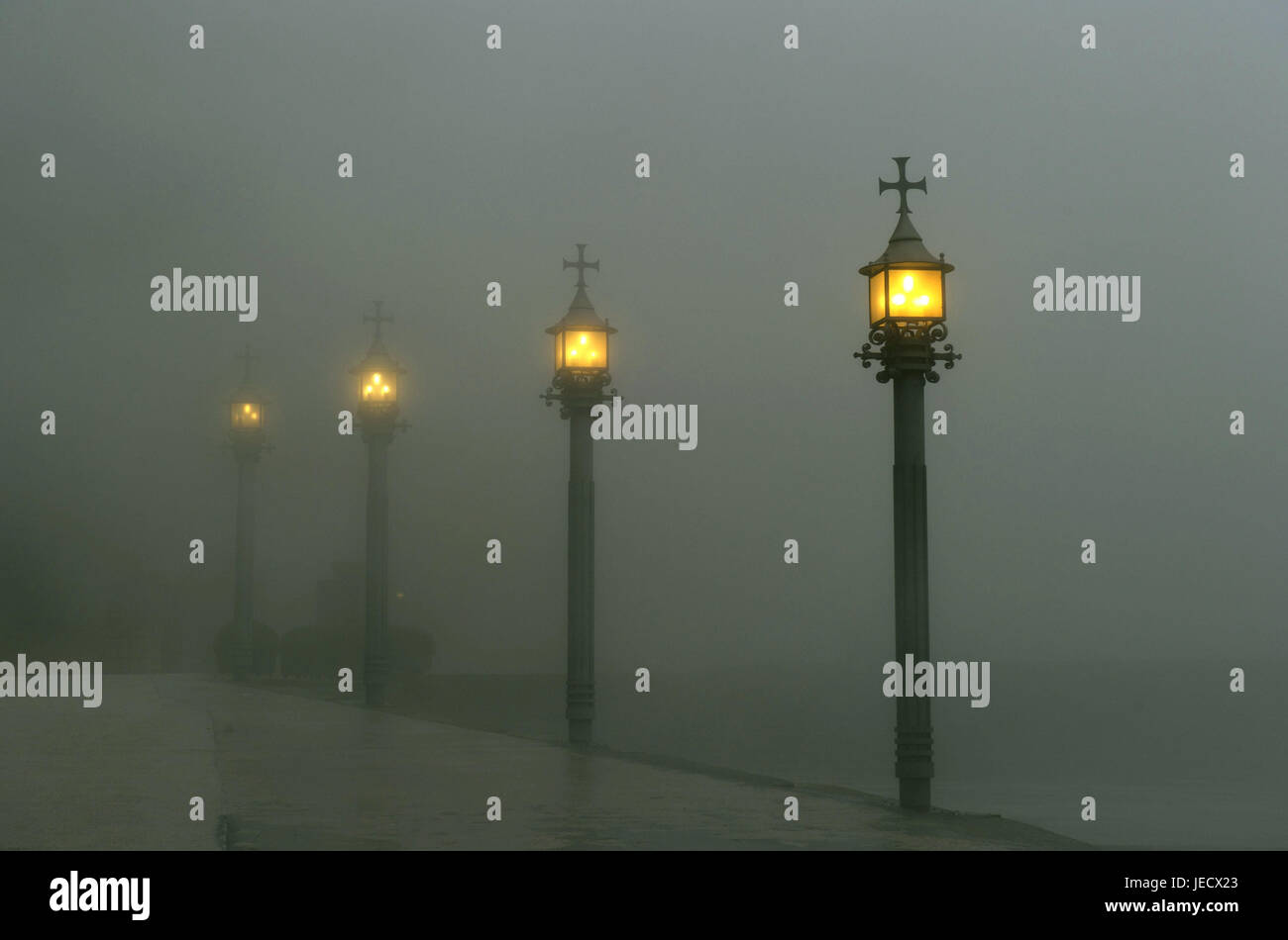 Street lamps in the fog hi-res stock photography and images - Alamy