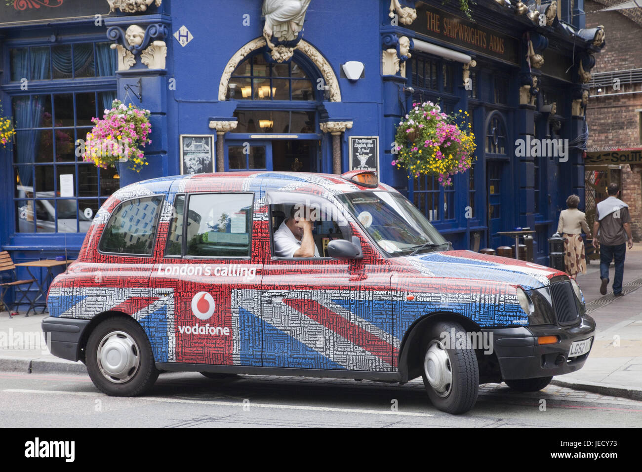 England, London, Black Cab, taxi, town, national flag, stand, wait