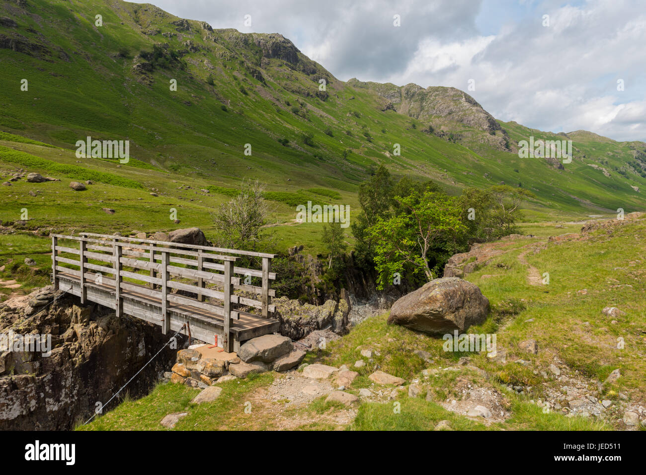 Footbridge over The Langstrath Beck in Cumbria Stock Photo