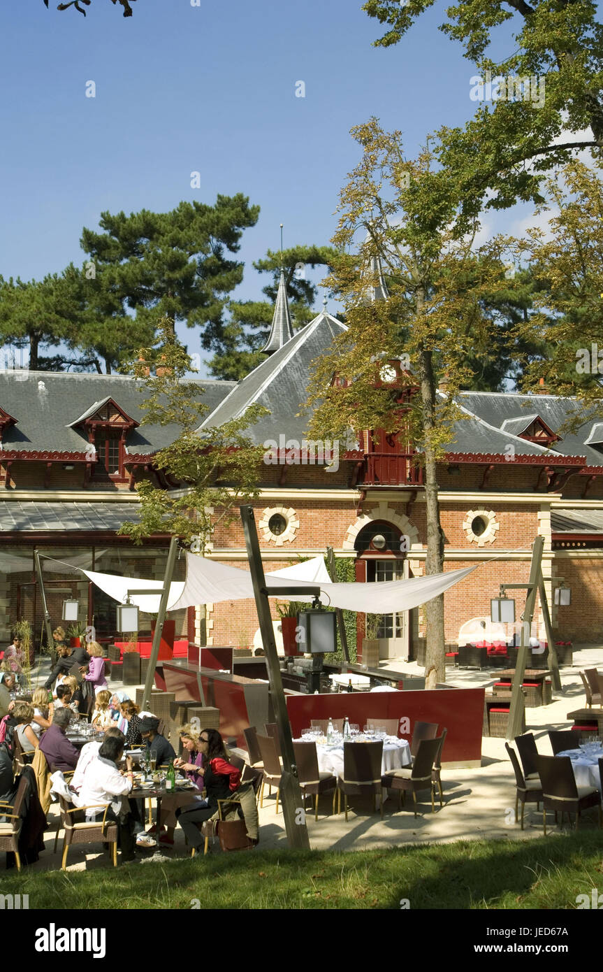 France, Paris, Bois de Boulogne, Parc de trifle, restaurant, guests