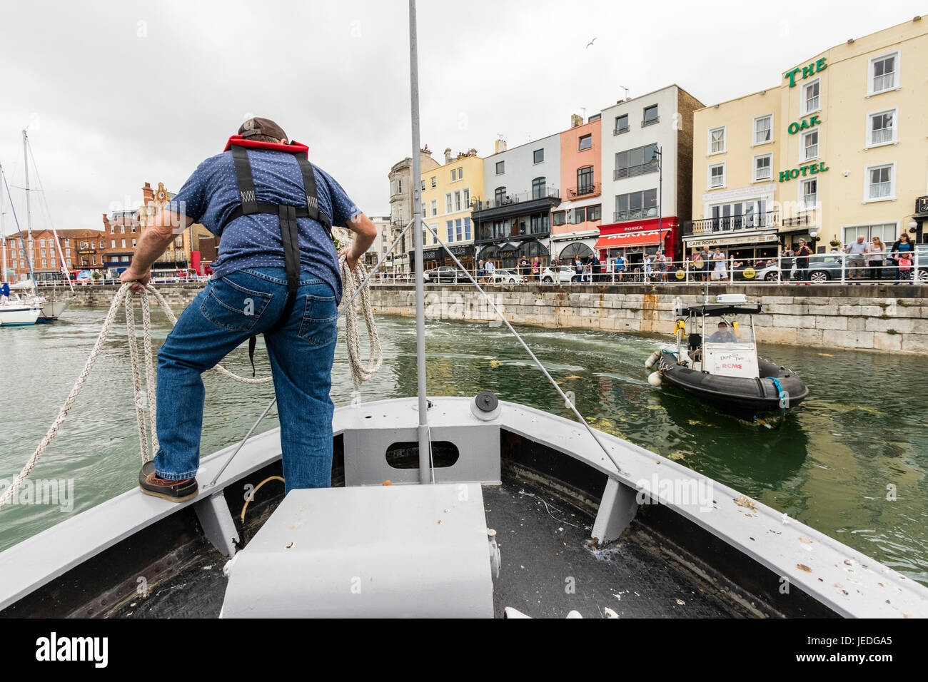 Throwing a rope boat hires stock photography and images Alamy