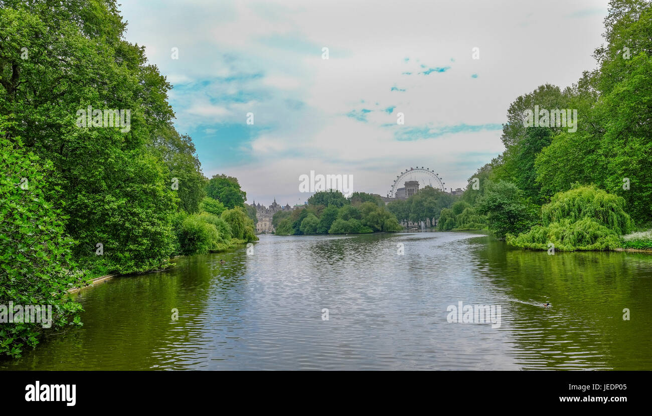 Lake In St James Park With View To London Eye In Early Summer Stock Photo Alamy